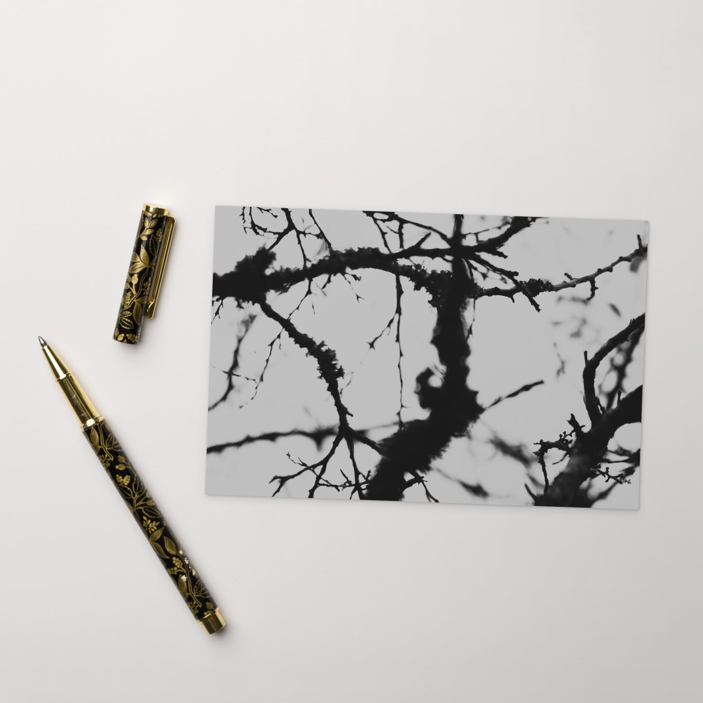 Minimalist mode style postcard featuring a 'Bare Tree' black and white photo print / モードストリート系デザインのポストカード、「Bare Tree(枯れ木)」のモノクロ写真プリント(ポストカード)