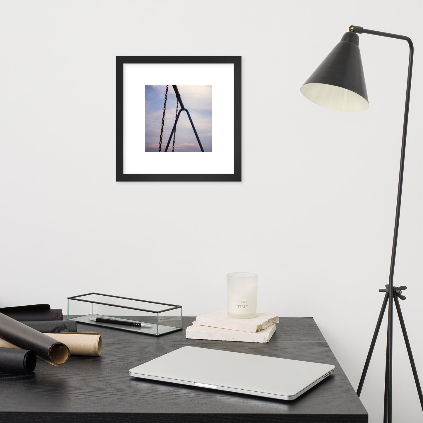 【Black】
Minimalist mode street style framed matte paper poster featuring a playground swing photo print with a black wood frame / モードストリート系デザインのポスター（ブラック）、公園のブランコの写真プリント、木製黒フレーム付き