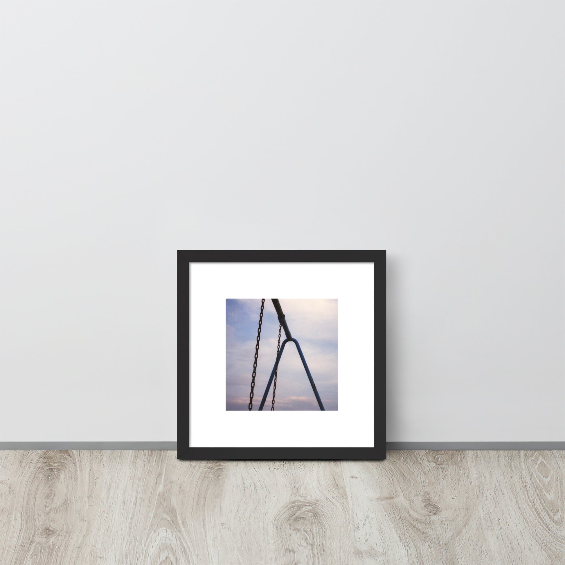 【Black】
Minimalist mode street style framed matte paper poster featuring a playground swing photo print with a black wood frame / モードストリート系デザインのポスター（ブラック）、公園のブランコの写真プリント、木製黒フレーム付き