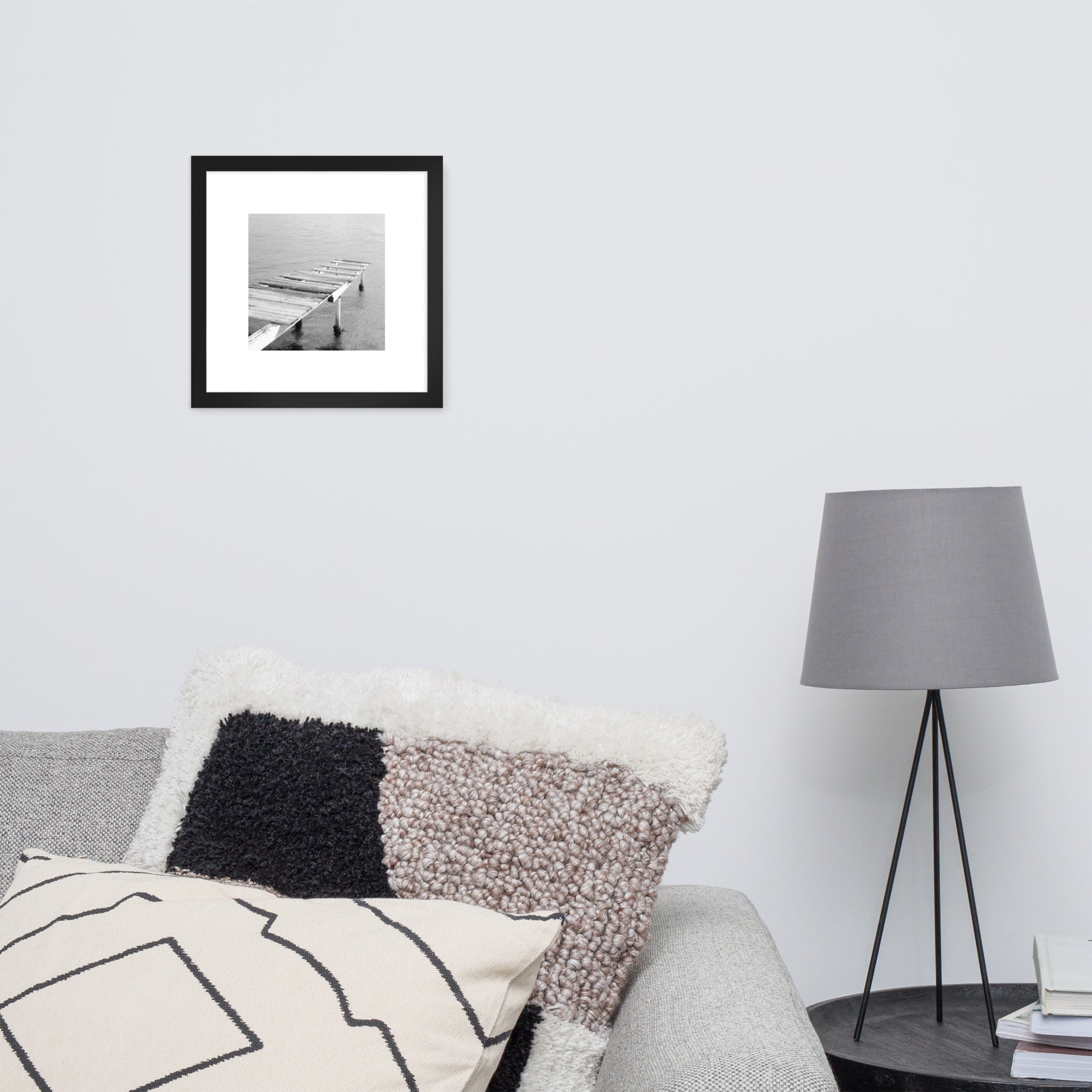 【Black】
Minimalist mode style framed matte paper poster with a 'Sea and Pier' black and white photo print and a black frame / モードストリート系ポスター、「桟橋と海」のモノクロ写真プリント、ブラックフレーム