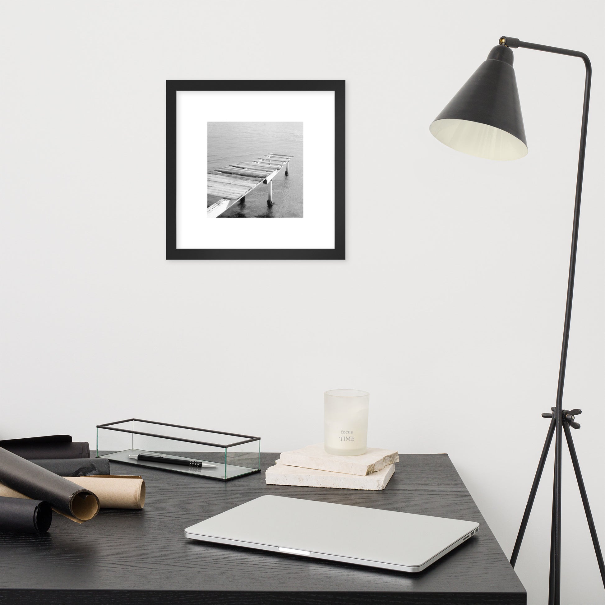 【Black】
Minimalist mode style framed matte paper poster with a 'Sea and Pier' black and white photo print and a black frame / モードストリート系ポスター、「桟橋と海」のモノクロ写真プリント、ブラックフレーム