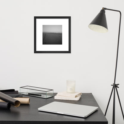 【Black Frame】
Minimalist mode style framed matte paper poster with a 'Beach and People' black and white photo print and a black frame / モードストリート系フレーム付きポスター（ブラックフレーム）、「ビーチと人々」のモノクロ写真プリント（壁掛けアート）