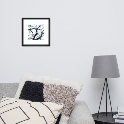 Minimalist mode style framed matte paper poster with a 'Bare Tree' art print and black frame / モードストリート系フレーム付きマット紙ポスター、「Bare Tree（枯れ木）」のアートプリント（ブラックフレーム）