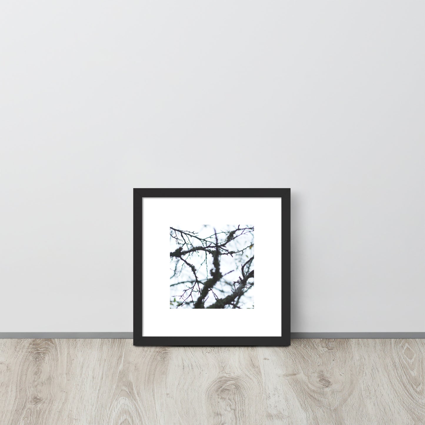 Minimalist mode style framed matte paper poster with a 'Bare Tree' art print and black frame / モードストリート系フレーム付きマット紙ポスター、「Bare Tree（枯れ木）」のアートプリント（ブラックフレーム）