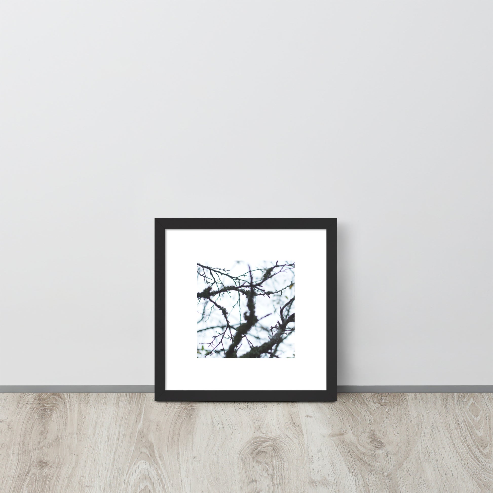Minimalist mode style framed matte paper poster with a 'Bare Tree' art print and black frame / モードストリート系フレーム付きマット紙ポスター、「Bare Tree（枯れ木）」のアートプリント（ブラックフレーム）