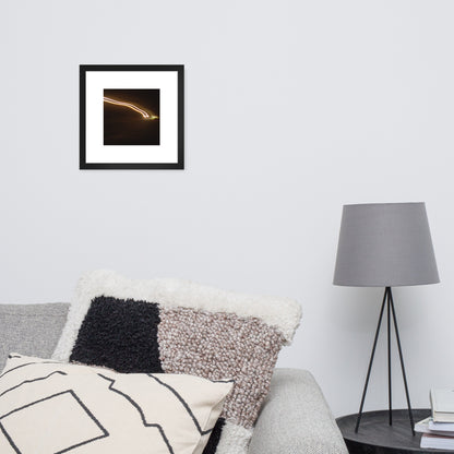 Minimalist streetwear style framed wall art in matte black, featuring a 'Night Car Lights' photograph. / Night Car Lights 額装ポスター（ブラックフレーム）：都会の夜の光の軌跡を捉えたモノクロ写真。モードストリート系ミニマリスト・インテリアアート。