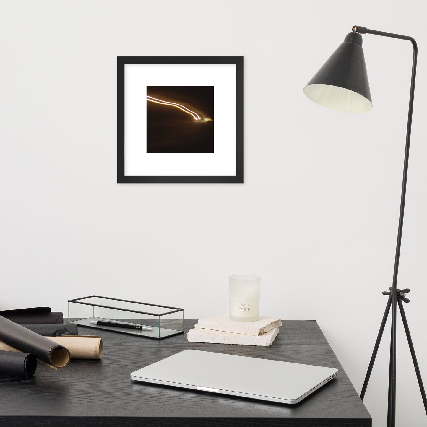 Minimalist streetwear style framed wall art in matte black, featuring a 'Night Car Lights' photograph. / Night Car Lights 額装ポスター（ブラックフレーム）：都会の夜の光の軌跡を捉えたモノクロ写真。モードストリート系ミニマリスト・インテリアアート。