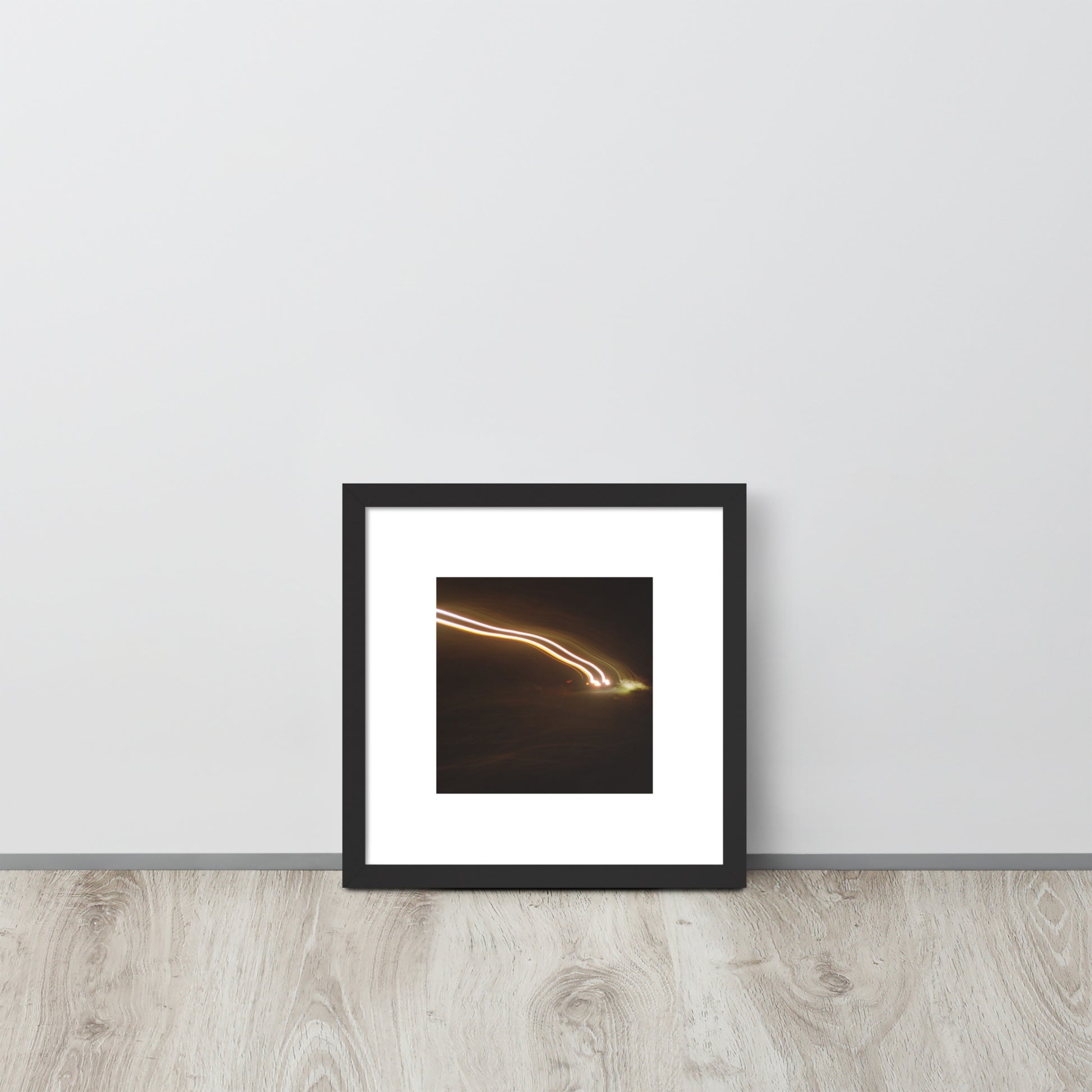 Minimalist streetwear style framed wall art in matte black, featuring a 'Night Car Lights' photograph. / Night Car Lights 額装ポスター（ブラックフレーム）：都会の夜の光の軌跡を捉えたモノクロ写真。モードストリート系ミニマリスト・インテリアアート。