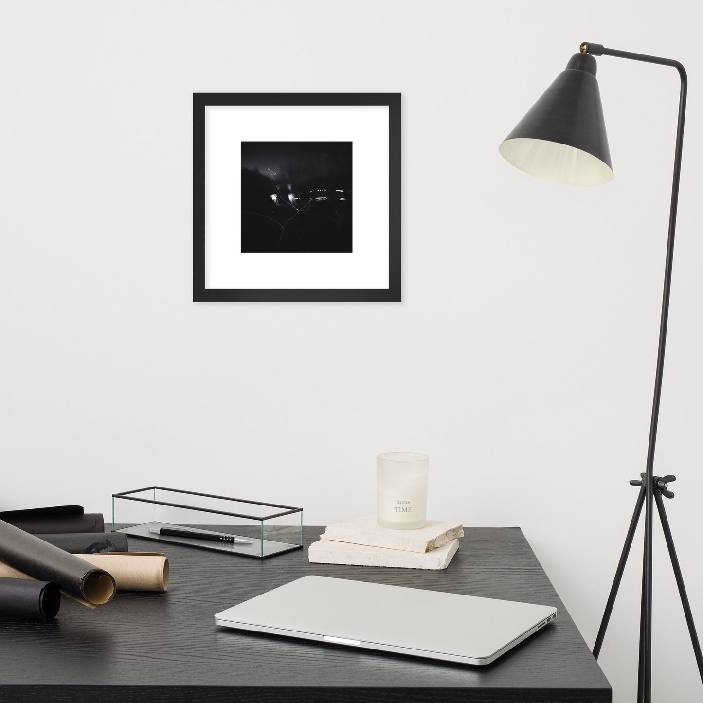Minimalist streetwear style framed wall art in matte black, featuring a 'Night Light (B&W)' photograph. / Night Light (B&W) 額装ポスター（ブラックフレーム）：夜の光の幻想的な風景をモノクロで捉えた、モードストリート系ミニマリスト・インテリアアート。