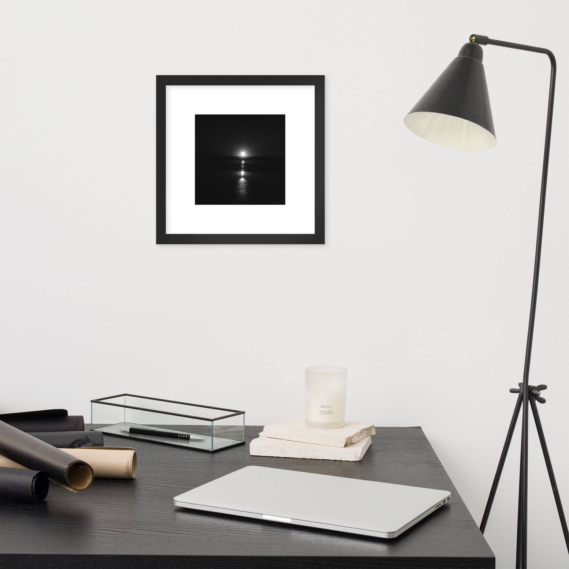 Minimalist streetwear style framed wall art in matte black, featuring the 'Ocean Sunbeams (B&W)' photograph. / 「Ocean Sunbeams (B&W)」額装ポスター（ブラックフレーム）：海面の光をモノクロで捉えた、モダンなミニマリスト・インテリアアート。