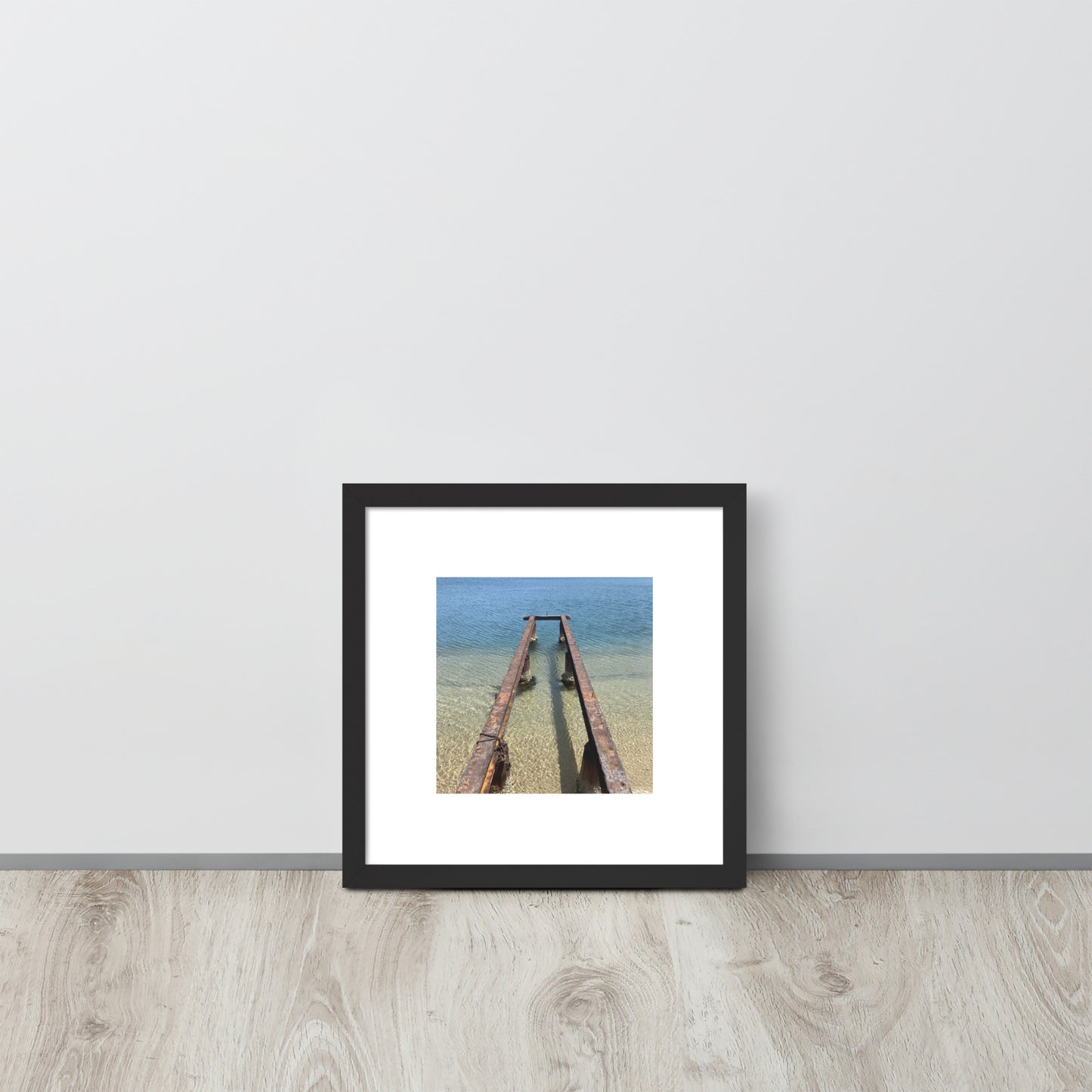 Minimalist art framed matte paper poster in black frame featuring the 'Sea and Pier' photo art. / フレーム付きマットペーパーポスター（ブラックフレーム）：「海と桟橋」のフォトアートを配したミニマリストデザイン。