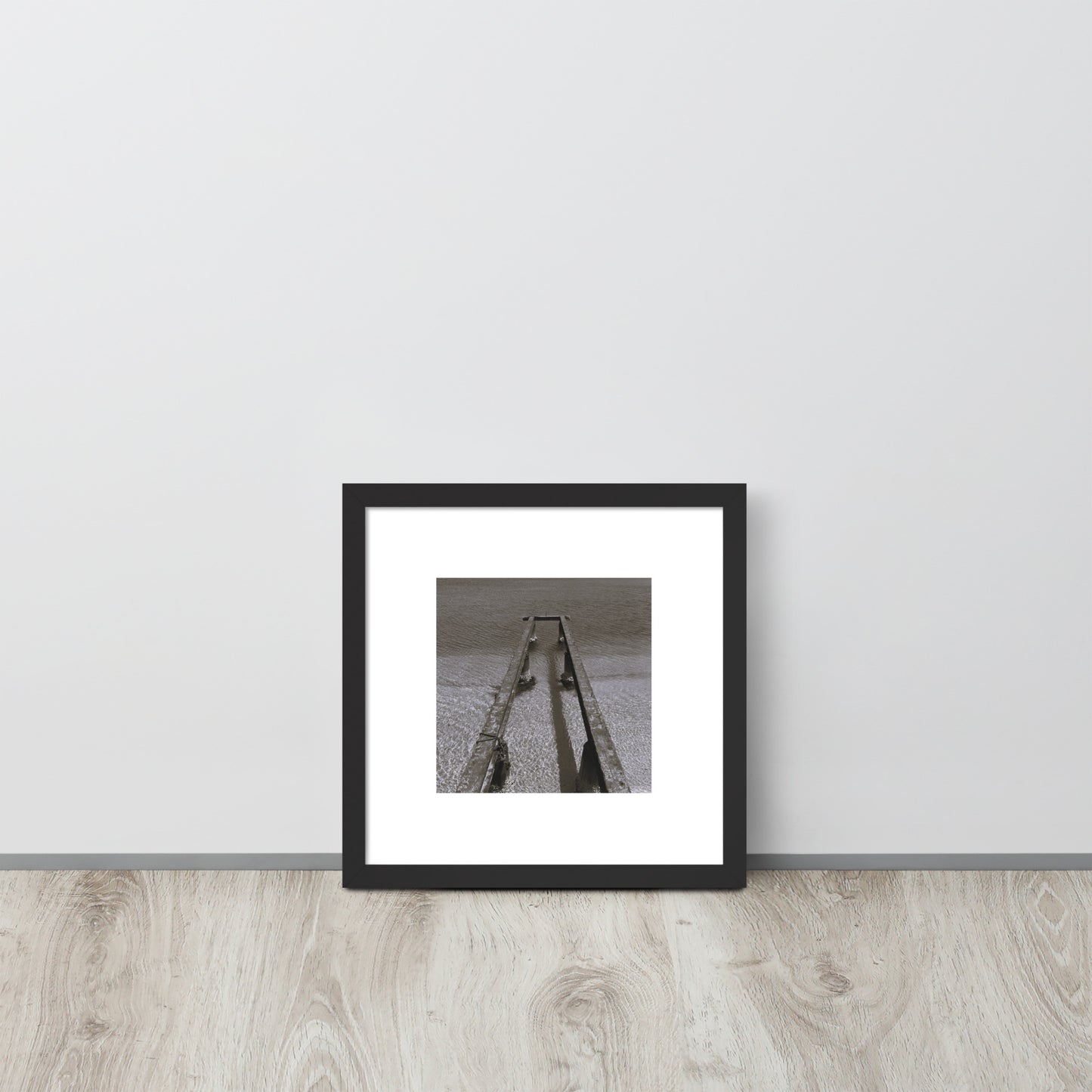 Minimalist art framed matte paper poster in black frame featuring the 'Sea and Pier (B&W)' photo art. / フレーム付きマットペーパーポスター（ブラックフレーム）：「海と桟橋（モノクロ）」のフォトアートを配したミニマリストデザイン。