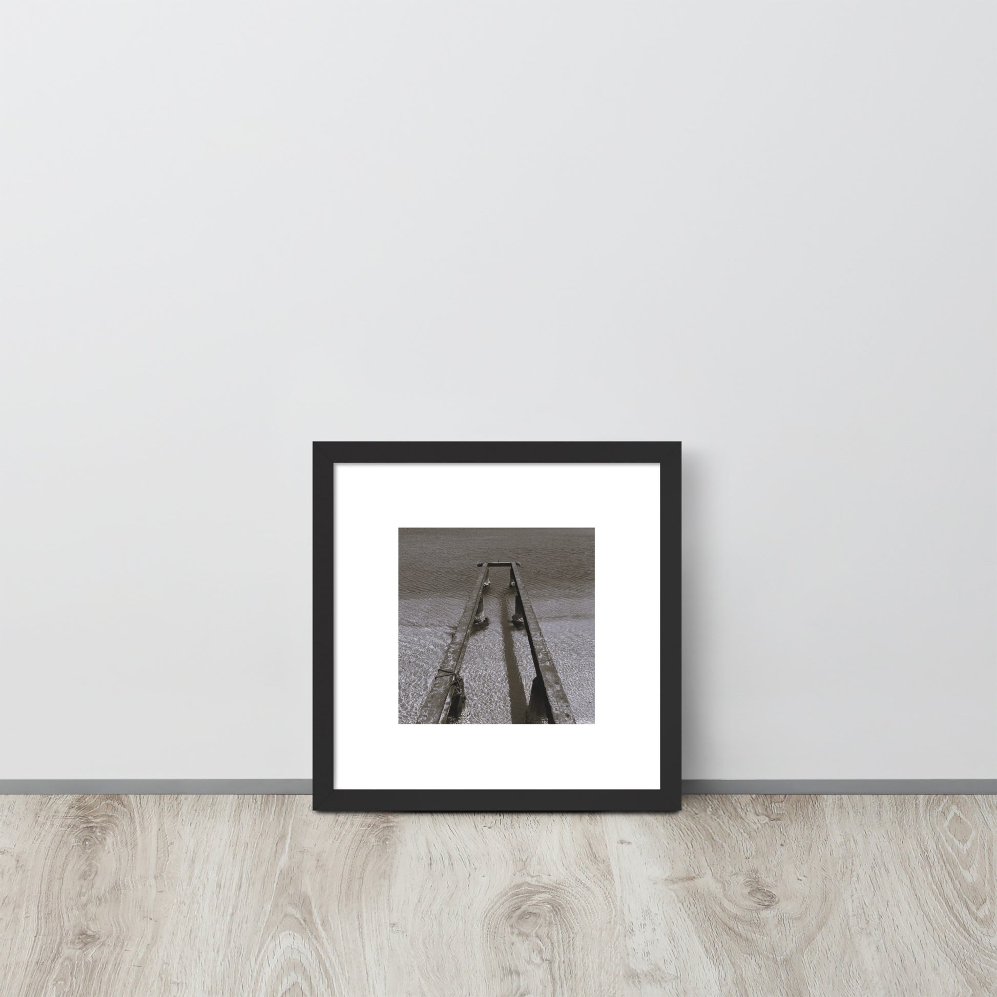 Minimalist art framed matte paper poster in black frame featuring the 'Sea and Pier (B&W)' photo art. / フレーム付きマットペーパーポスター（ブラックフレーム）：「海と桟橋（モノクロ）」のフォトアートを配したミニマリストデザイン。