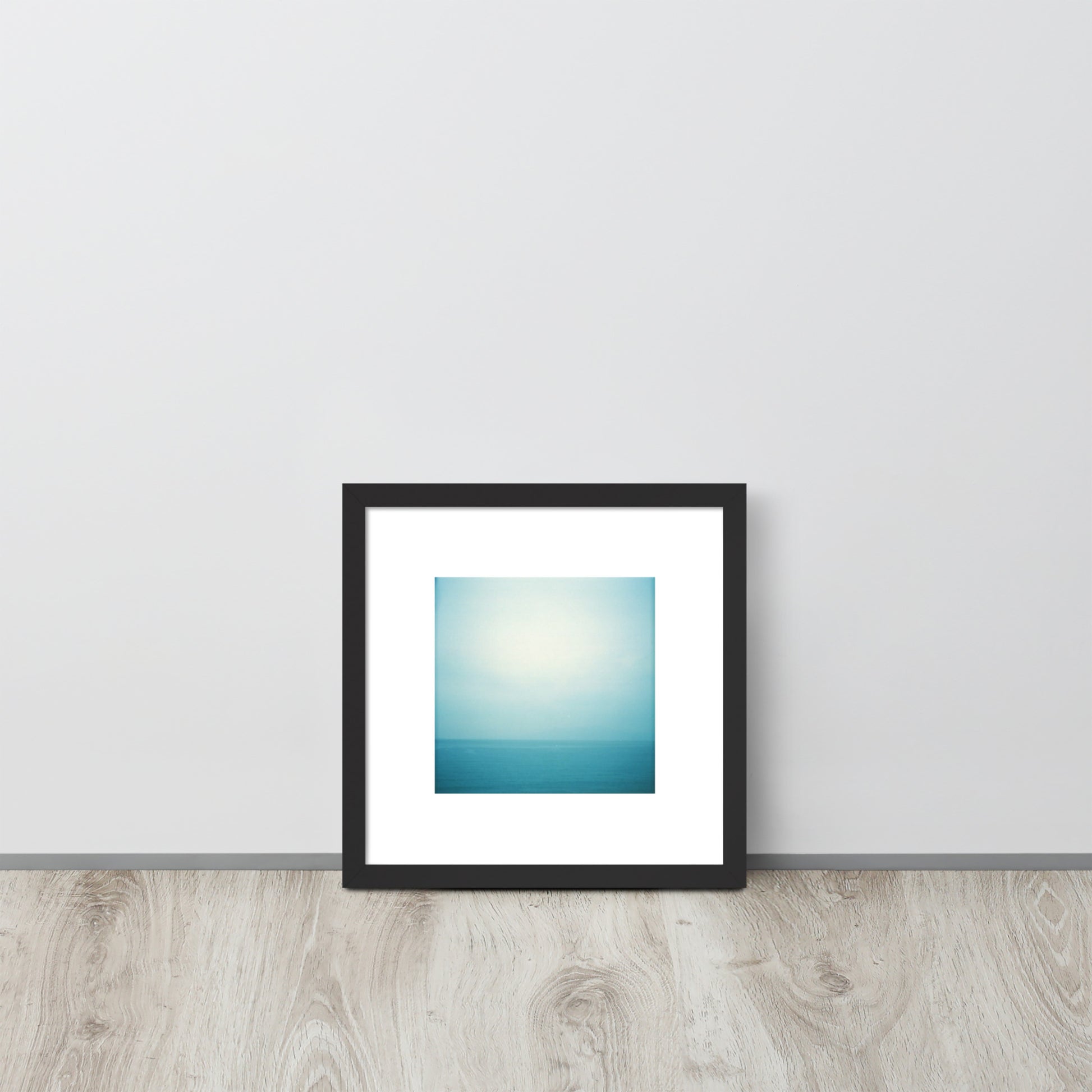 Minimalist art framed matte paper poster in black frame featuring the 'Ocean Horizon' photo art. / フレーム付きマットペーパーポスター（ブラックフレーム）：「海の水平線」のフォトアートを配したミニマリストデザイン。