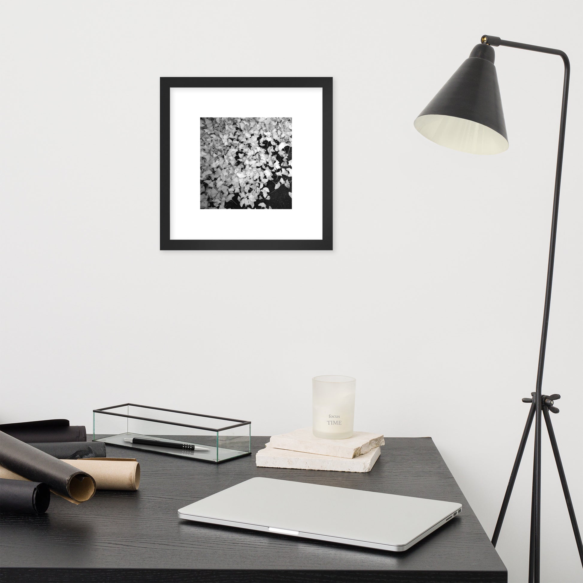 Minimalist art framed matte paper poster in black frame featuring the 'Ginkgo Biloba (B&W)' photo art. / フレーム付きマットペーパーポスター（ブラックフレーム）：「イチョウ (モノクロ)」のフォトアートを配したミニマリストデザイン。