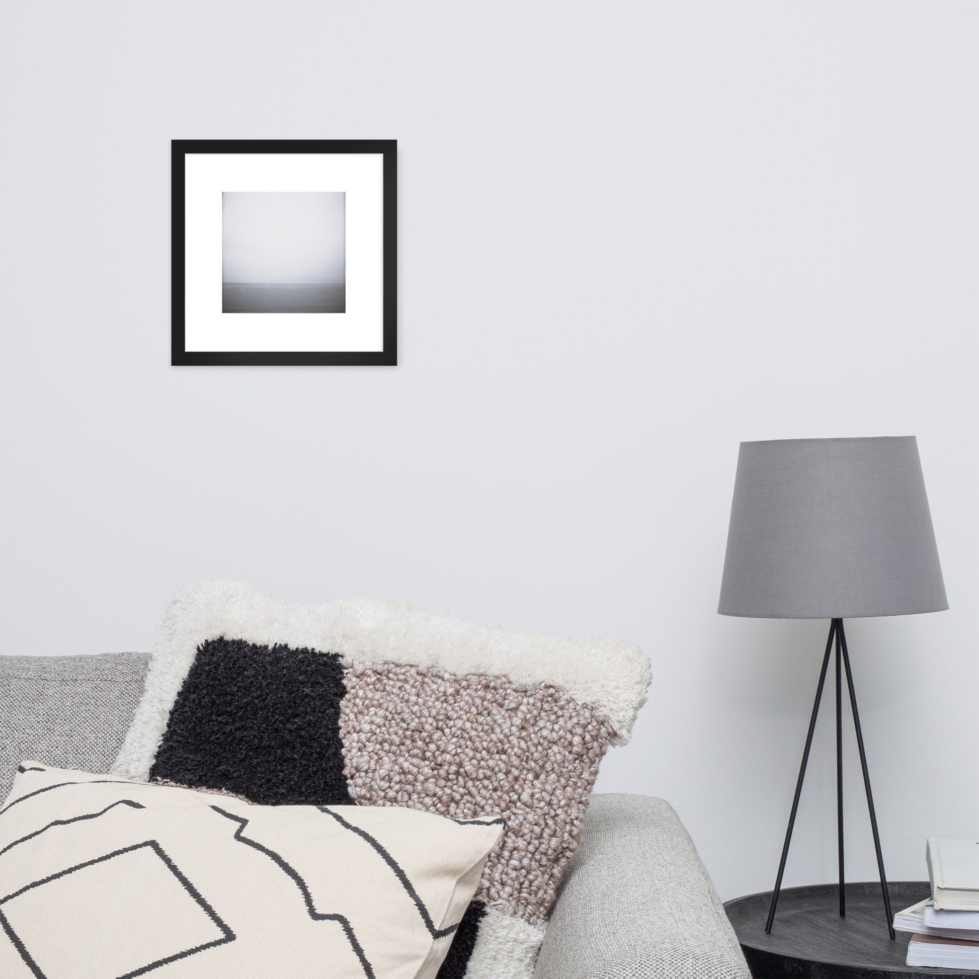 Minimalist art framed matte paper poster in black frame featuring the 'Ocean Horizon (B&W)' photo art. / フレーム付きマットペーパーポスター（ブラックフレーム）：「オーシャンホライズン (モノクロ)」のフォトアートを配したミニマリストデザイン。