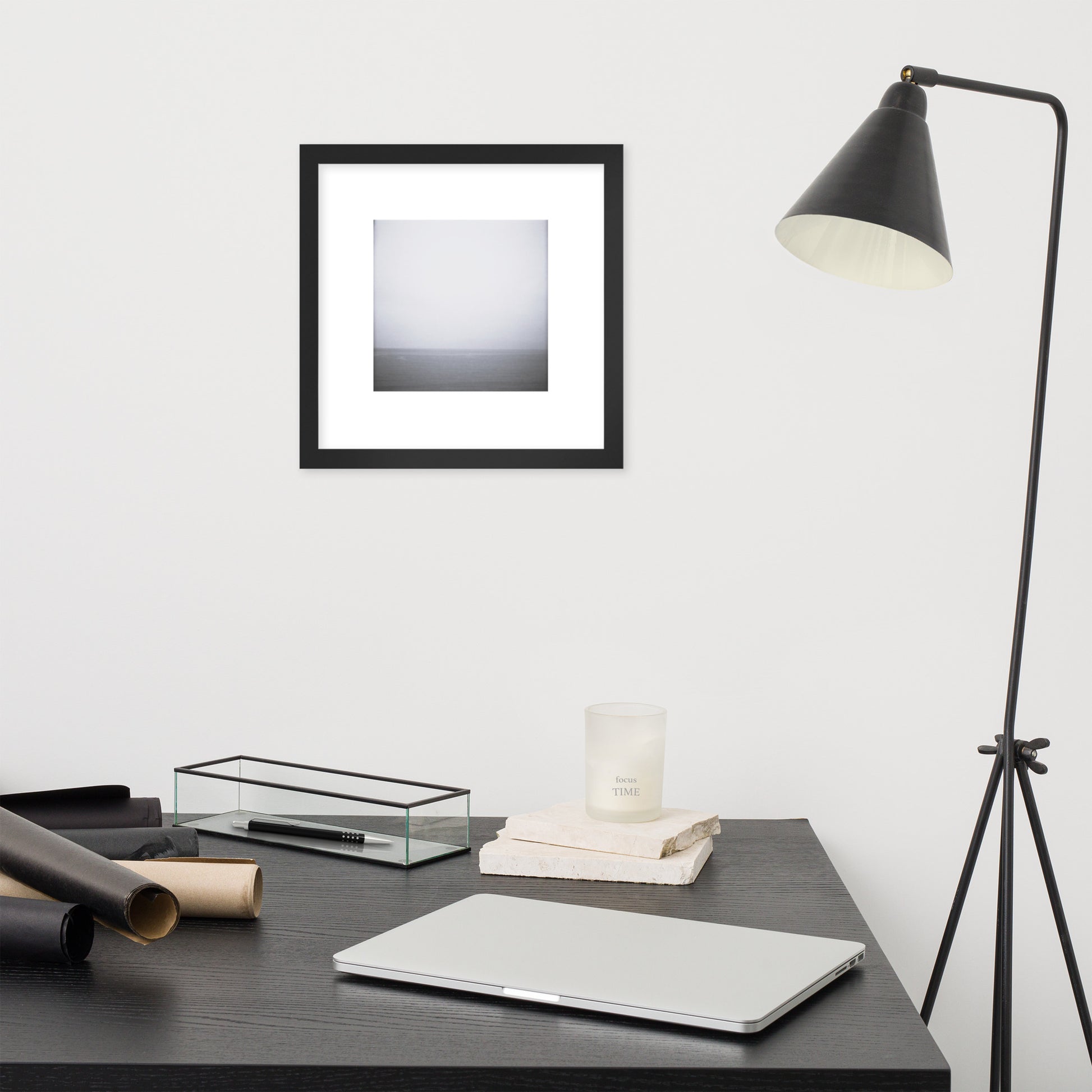 Minimalist art framed matte paper poster in black frame featuring the 'Ocean Horizon (B&W)' photo art. / フレーム付きマットペーパーポスター（ブラックフレーム）：「オーシャンホライズン (モノクロ)」のフォトアートを配したミニマリストデザイン。