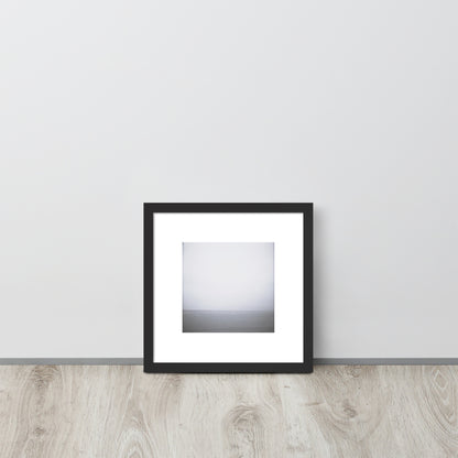 Minimalist art framed matte paper poster in black frame featuring the 'Ocean Horizon (B&W)' photo art. / フレーム付きマットペーパーポスター（ブラックフレーム）：「オーシャンホライズン (モノクロ)」のフォトアートを配したミニマリストデザイン。