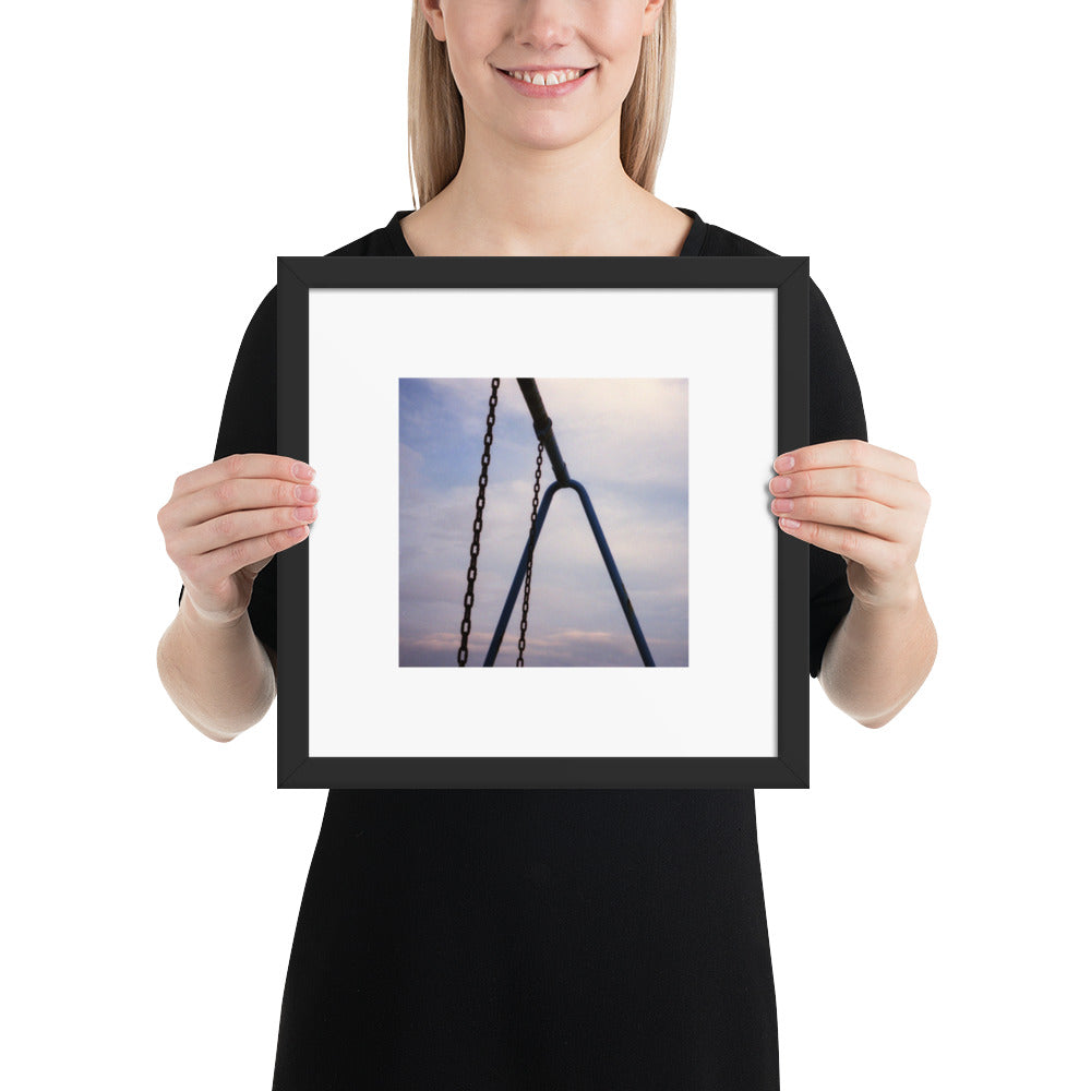 【Black】
Minimalist mode street style framed matte paper poster featuring a playground swing photo print with a black wood frame / モードストリート系デザインのポスター（ブラック）、公園のブランコの写真プリント、木製黒フレーム付き