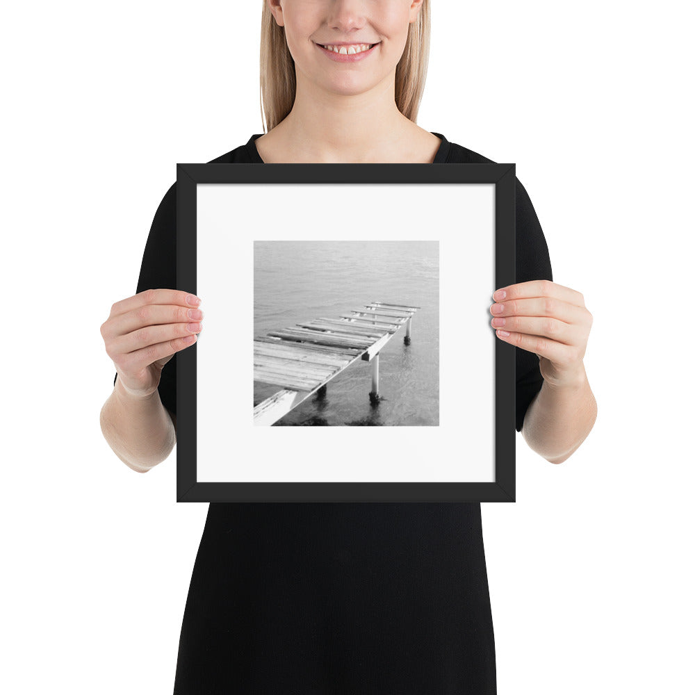 【Black】
Minimalist mode style framed matte paper poster with a 'Sea and Pier' black and white photo print and a black frame / モードストリート系ポスター、「桟橋と海」のモノクロ写真プリント、ブラックフレーム