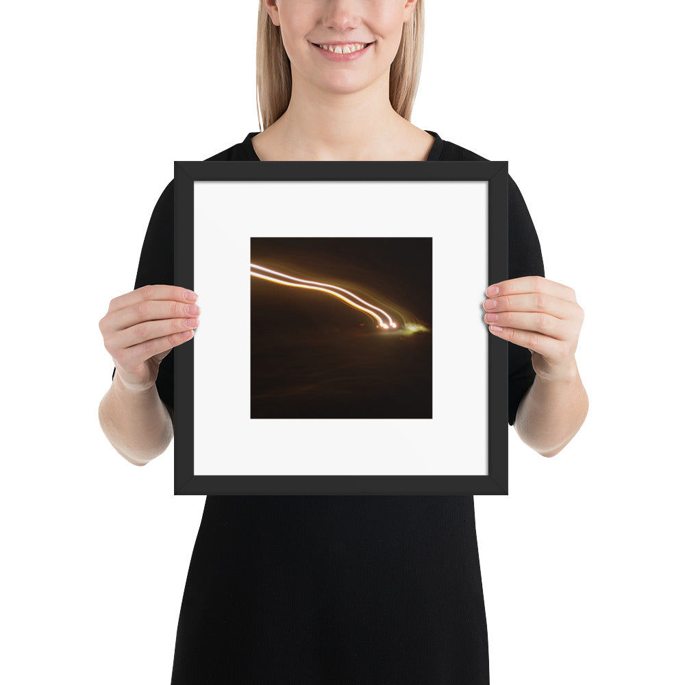 Minimalist streetwear style framed wall art in matte black, featuring a 'Night Car Lights' photograph. / Night Car Lights 額装ポスター（ブラックフレーム）：都会の夜の光の軌跡を捉えたモノクロ写真。モードストリート系ミニマリスト・インテリアアート。