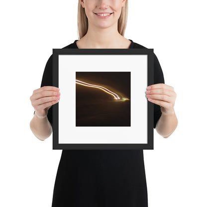 Minimalist streetwear style framed wall art in matte black, featuring a 'Night Car Lights' photograph. / Night Car Lights 額装ポスター（ブラックフレーム）：都会の夜の光の軌跡を捉えたモノクロ写真。モードストリート系ミニマリスト・インテリアアート。