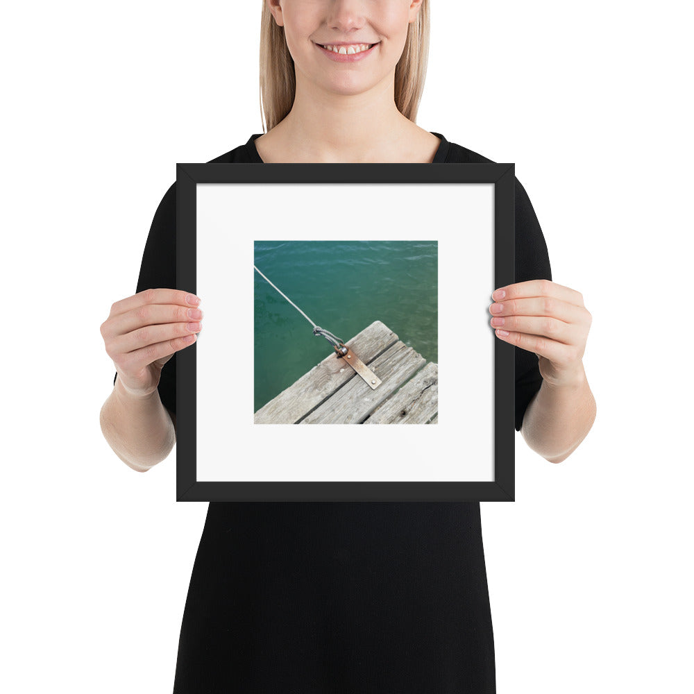 Minimalist art framed matte paper poster in black frame featuring the 'Sea, Pier and Rope' photo art. / フレーム付きマットペーパーポスター（ブラックフレーム）：「海、桟橋、ロープ」のフォトアートを配したミニマリストデザイン。