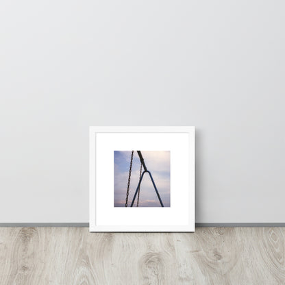 【White】
Minimalist mode street style framed matte paper poster featuring a playground swing photo print with a white wood frame / モードストリート系デザインのポスター（ホワイト）、公園のブランコの写真プリント、木製白フレーム付き