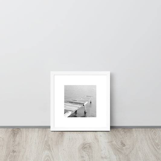 【White】
Minimalist mode style framed matte paper poster with a 'Sea and Pier' black and white photo print and a white frame / モードストリート系ポスター、「桟橋と海」のモノクロ写真プリント、ホワイトフレーム