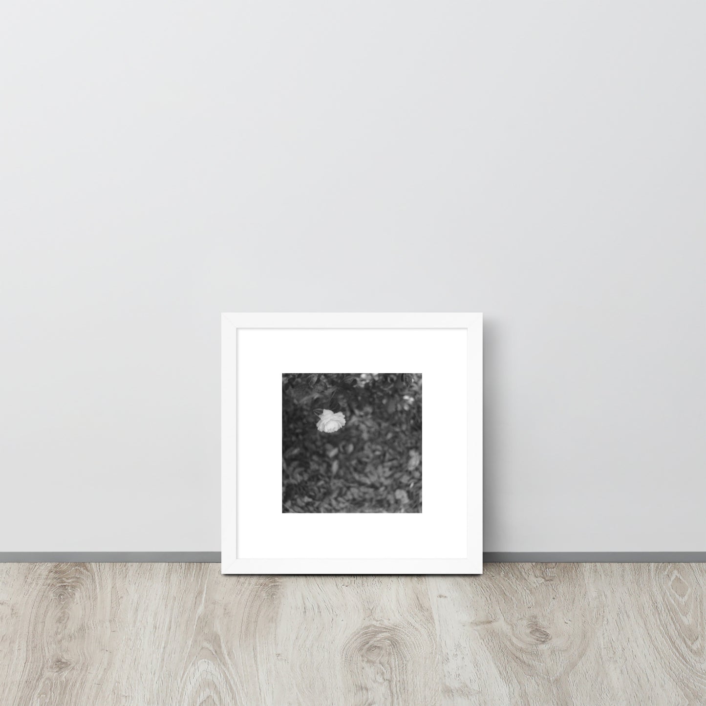 【White Frame】
Minimalist mode style framed matte paper poster with a 'Camellia Flower' black and white photo print and a white frame / モードストリート系フレーム付きポスター（ホワイトフレーム）、「カメリア（椿）」のモノクロ写真プリント（インテリアポスター）