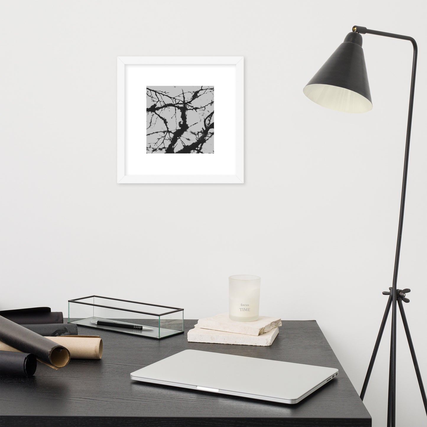 Minimalist mode style framed matte paper poster with a 'Bare Tree' black and white photo print and white frame / モードストリート系フレーム付きマット紙ポスター、「Bare Tree（枯れ木）」のモノクロ写真プリント（ホワイトフレーム）