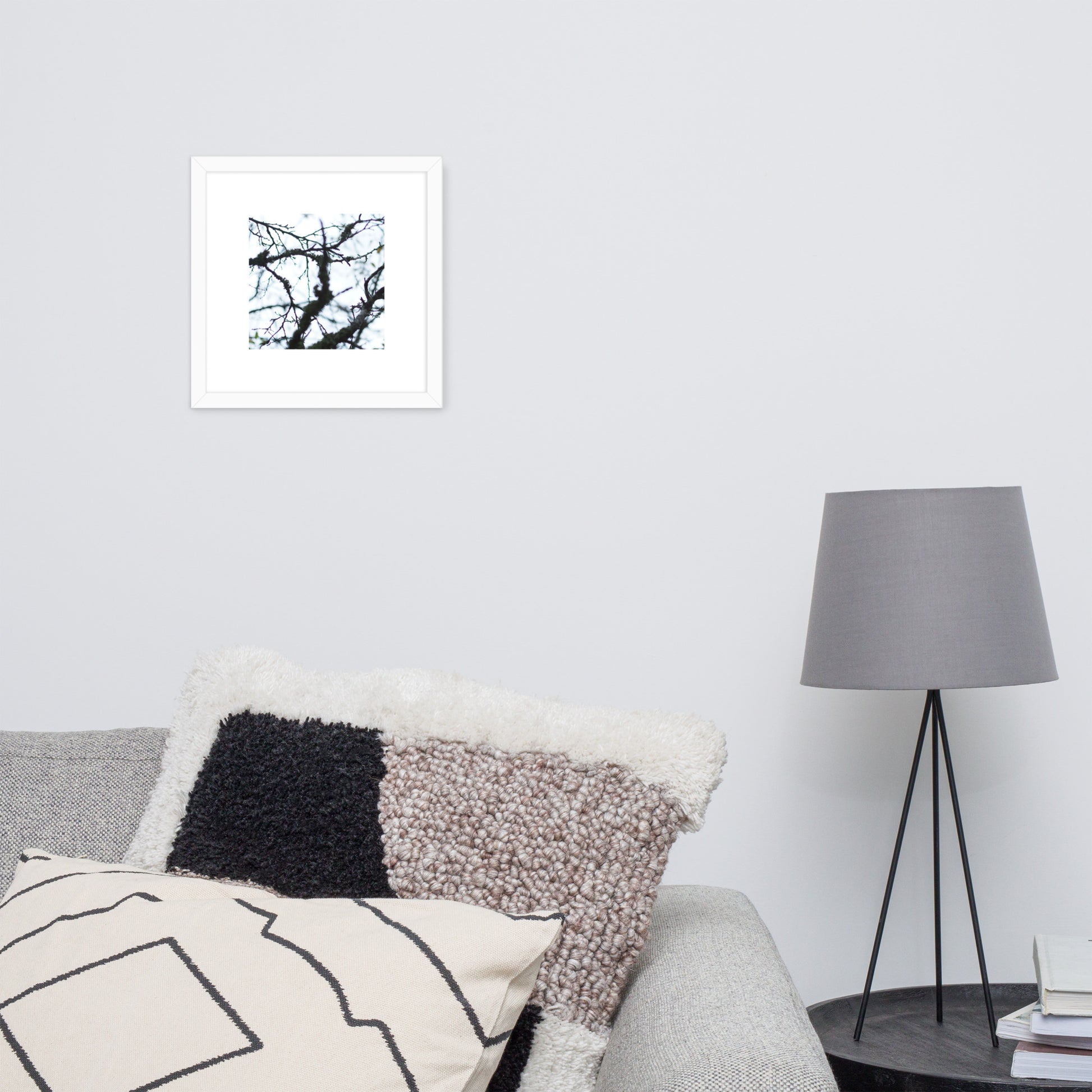 Minimalist mode style framed matte paper poster with a 'Bare Tree' art print and white frame / モードストリート系フレーム付きマット紙ポスター、「Bare Tree（枯れ木）」のアートプリント（ホワイトフレーム）