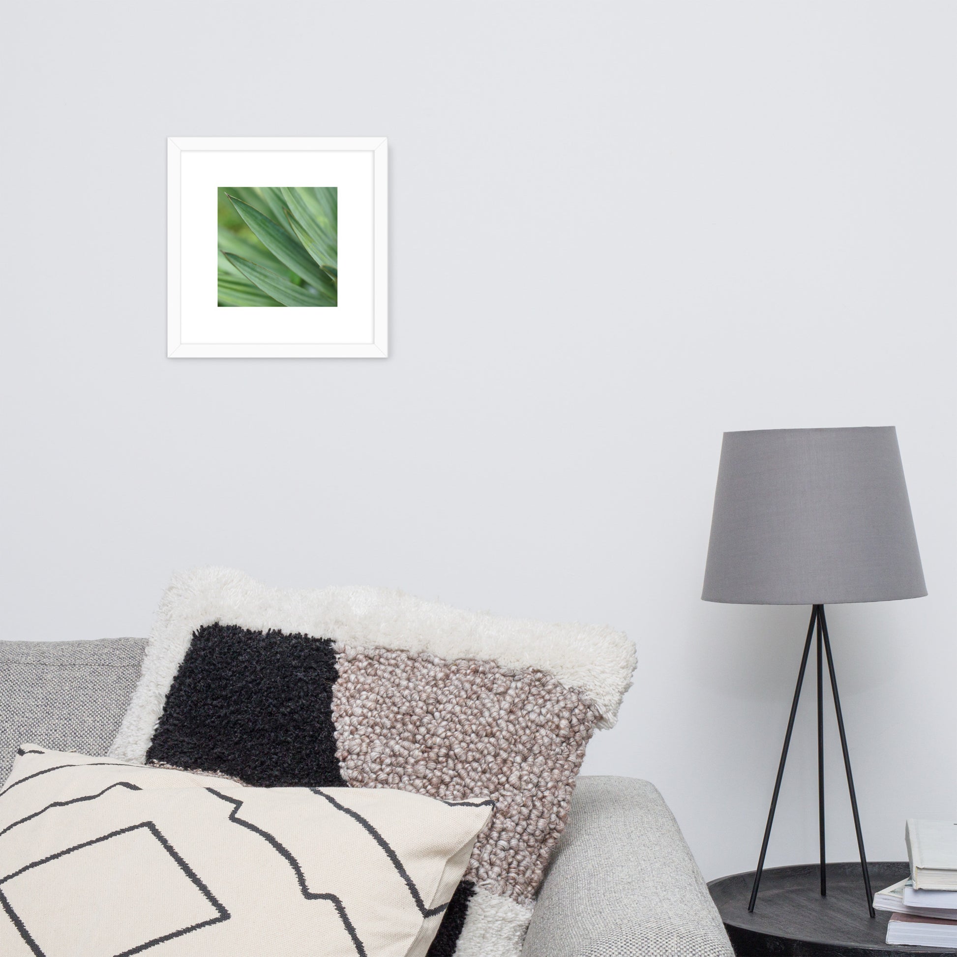 Minimalist streetwear style framed wall art in matte white, featuring a Yucca plant color photograph. Clean, bright botanical decor for modern interior styling. / モードストリート系・マットホワイトフレーム入りユッカ植物のアートポスター。明るく洗練されたモダンな空間を演出するミニマリスト・デザイン。