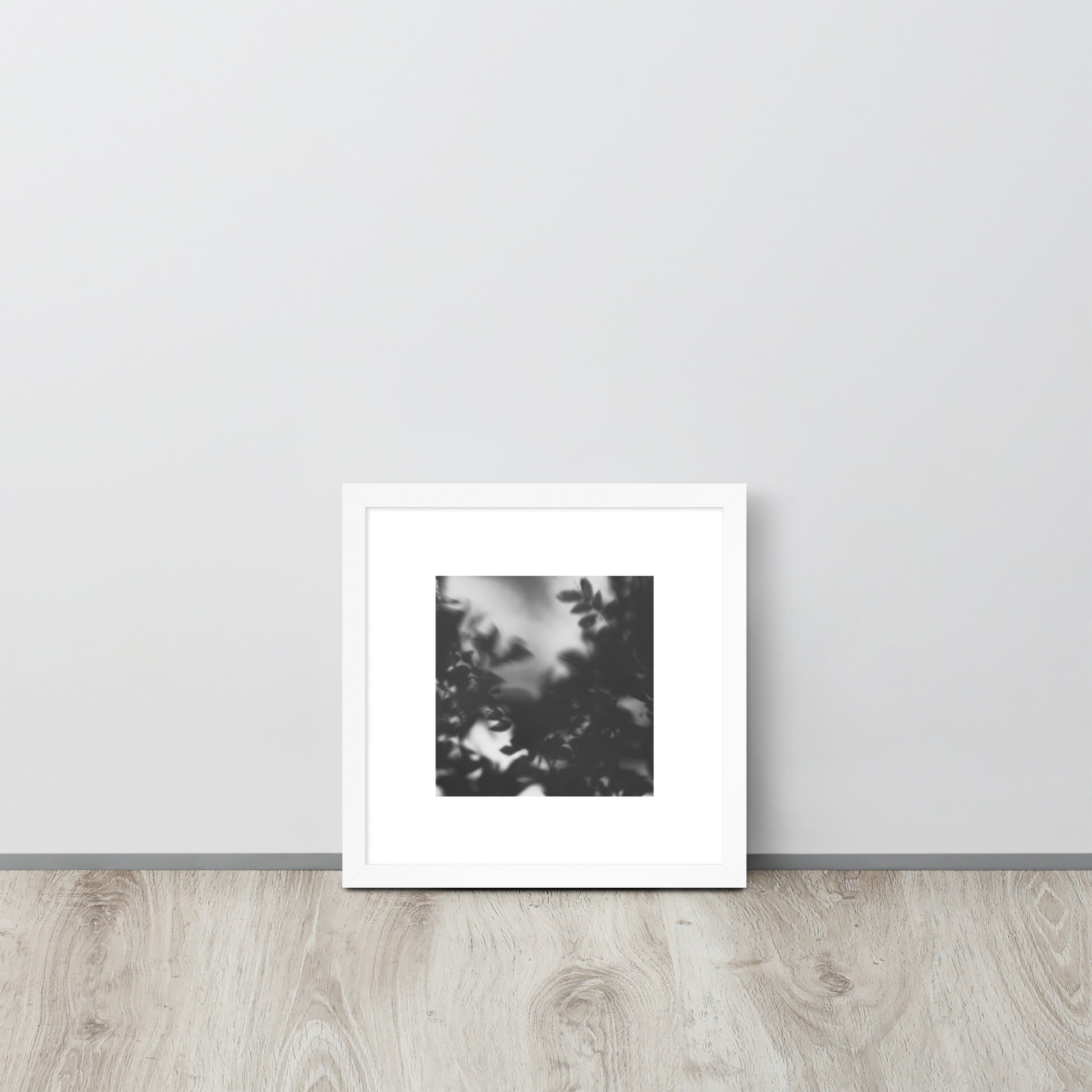 Minimalist streetwear style framed wall art in matte white, featuring a 'Tree Branches' B&W photograph. / Tree Branches（木の枝）B&W 額装ポスター（ホワイトフレーム）：クリーンな白枠がモダンな空間を演出する、モードストリート系ミニマリスト・インテリアアート。