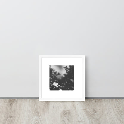 Minimalist streetwear style framed wall art in matte white, featuring a 'Tree Branches' B&W photograph. / Tree Branches（木の枝）B&W 額装ポスター（ホワイトフレーム）：クリーンな白枠がモダンな空間を演出する、モードストリート系ミニマリスト・インテリアアート。