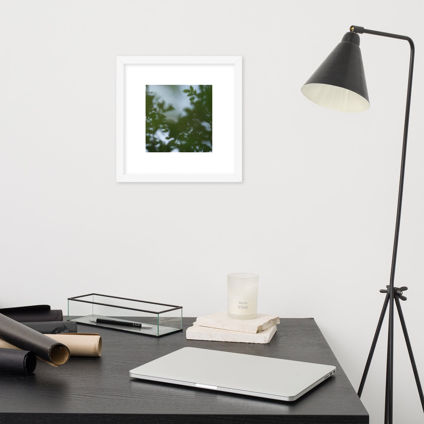Minimalist streetwear style framed wall art in matte white, featuring a 'Tree Branches' botanical photograph. / Tree Branches 額装ポスター（ホワイトフレーム）：クリーンな白枠がモダンな空間を演出する、モードストリート系ミニマリスト・インテリアアート。