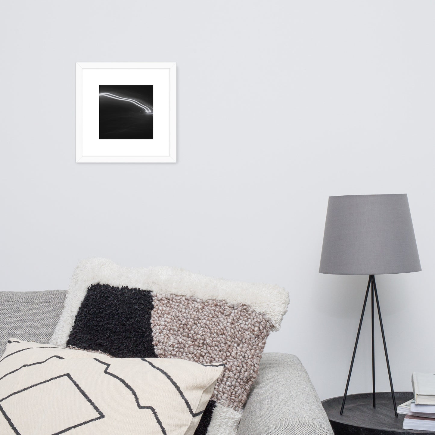 Minimalist streetwear style framed wall art in matte white, featuring a 'Night Car Lights' B&W photograph. / Night Car Lights (B&W) 額装ポスター（ホワイトフレーム）：クリーンな白枠がモダンな空間を演出する、モノクロ夜景のモードストリート系インテリアアート。
