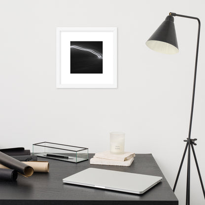 Minimalist streetwear style framed wall art in matte white, featuring a 'Night Car Lights' B&W photograph. / Night Car Lights (B&W) 額装ポスター（ホワイトフレーム）：クリーンな白枠がモダンな空間を演出する、モノクロ夜景のモードストリート系インテリアアート。