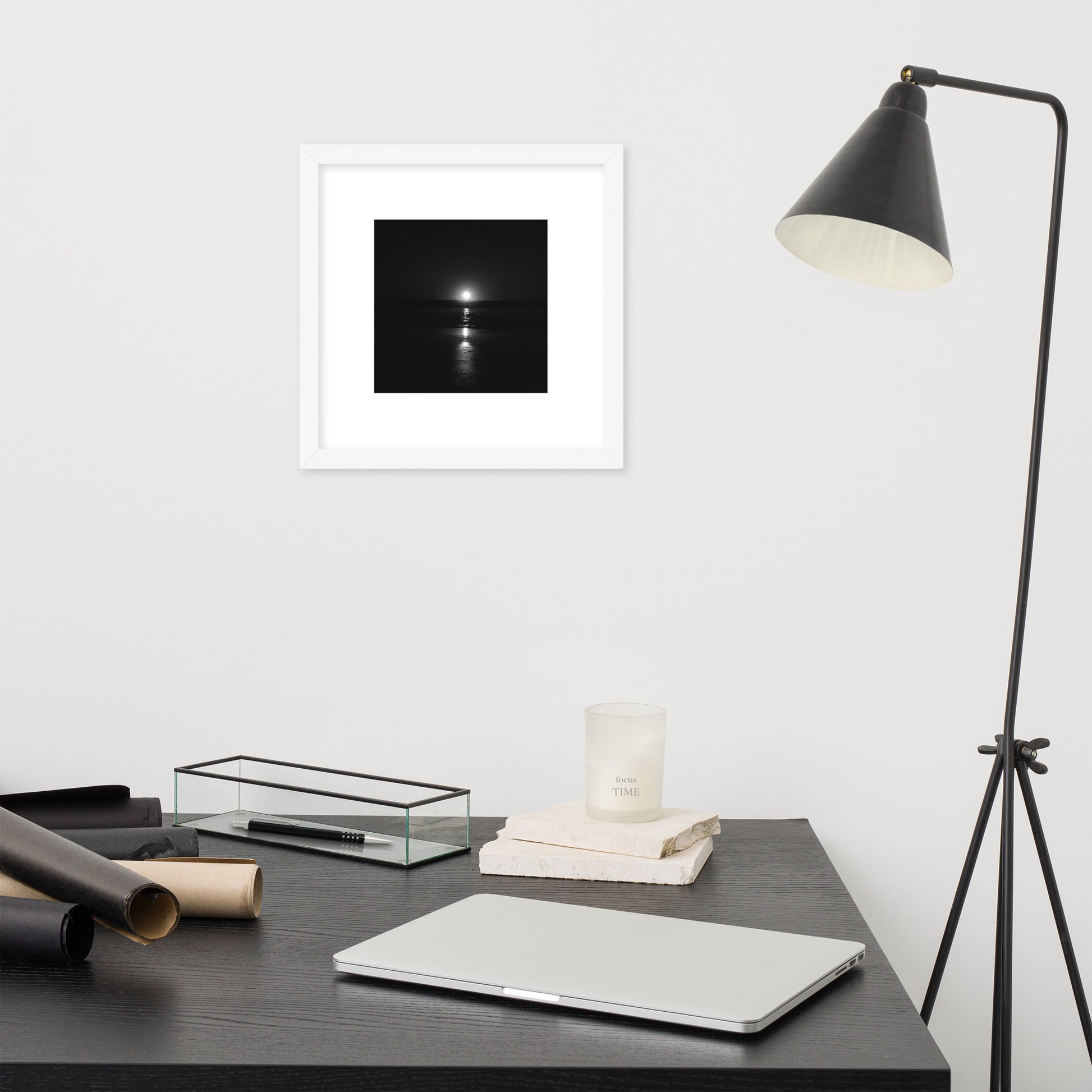 Minimalist streetwear style framed wall art in matte white, featuring the 'Ocean Sunbeams (B&W)' photograph. / 「Ocean Sunbeams (B&W)」額装ポスター（ホワイトフレーム）：クリーンな白枠が空間を引き立てる、海と光のモノクローム・アートポスター。