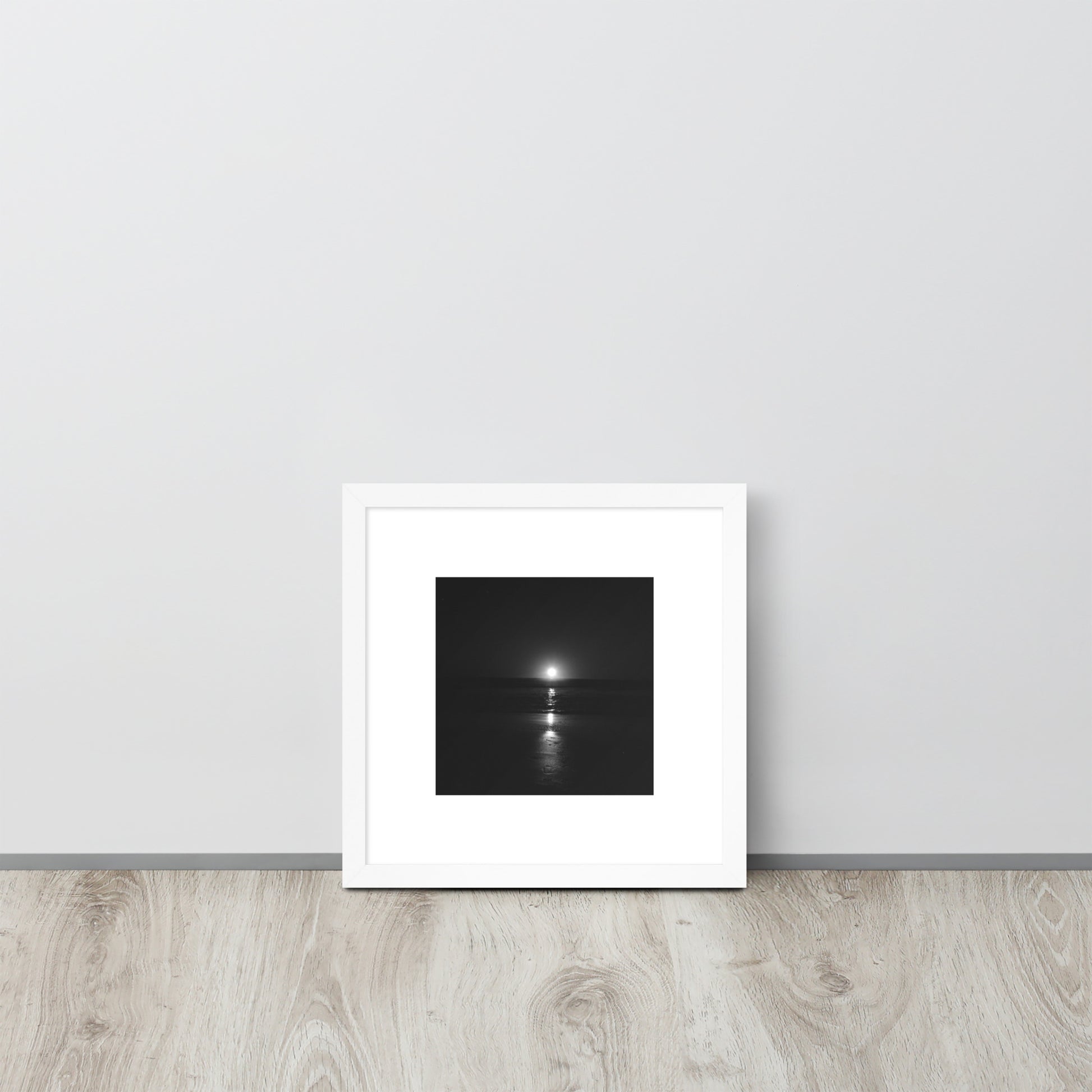 Minimalist streetwear style framed wall art in matte white, featuring the 'Ocean Sunbeams (B&W)' photograph. / 「Ocean Sunbeams (B&W)」額装ポスター（ホワイトフレーム）：クリーンな白枠が空間を引き立てる、海と光のモノクローム・アートポスター。