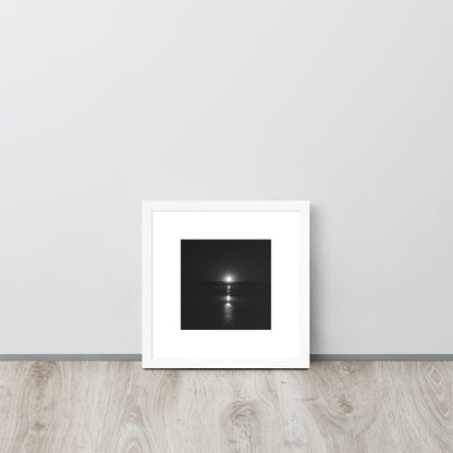 Minimalist streetwear style framed wall art in matte white, featuring the 'Ocean Sunbeams (B&W)' photograph. / 「Ocean Sunbeams (B&W)」額装ポスター（ホワイトフレーム）：クリーンな白枠が空間を引き立てる、海と光のモノクローム・アートポスター。