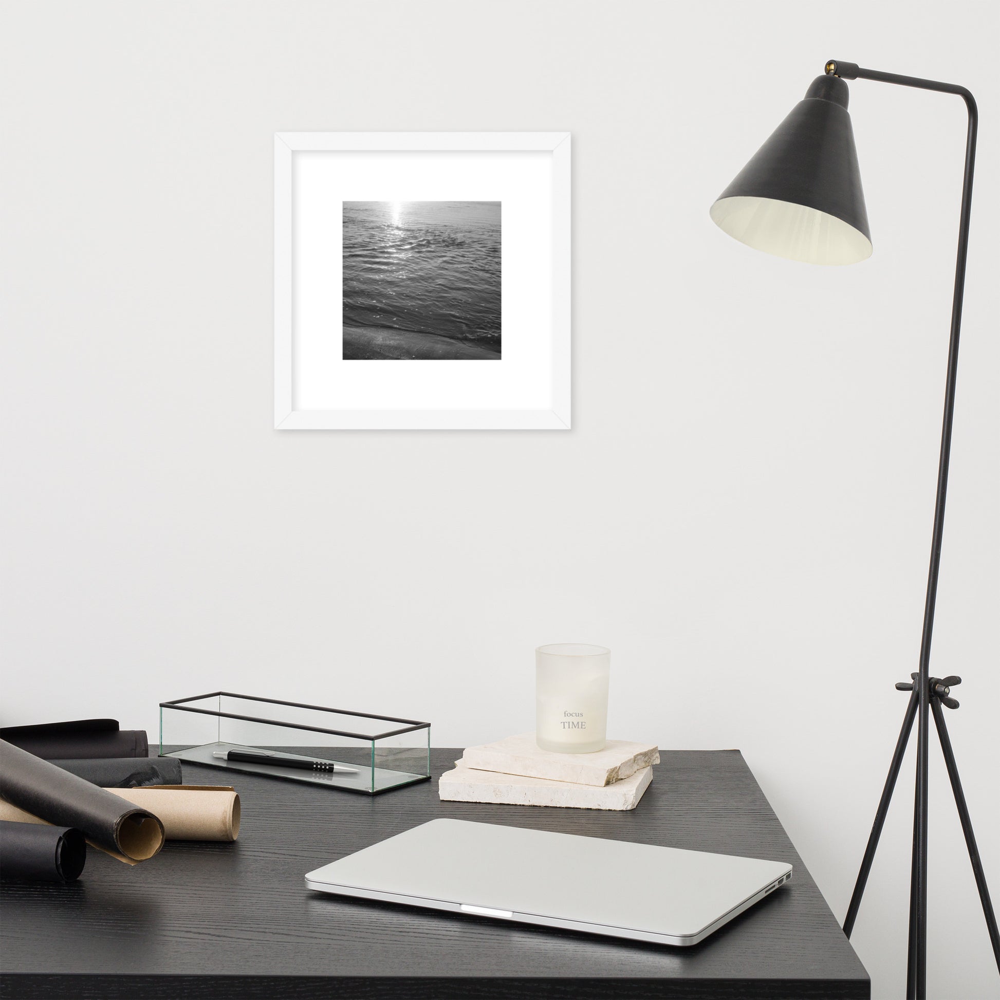 Minimalist mode style framed poster with a white frame, featuring the 'Ocean Beach (B&W)' photograph. / 「Ocean Beach (B&W)」フレーム付ポスター（ホワイト）：打ち寄せる波をモノクロで捉えた、モダンでミニマルなインテリアポスター。