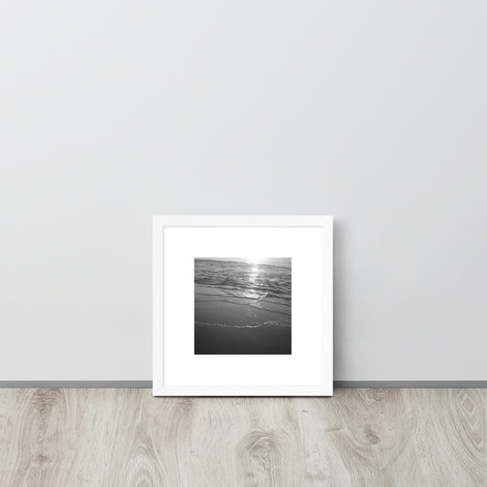 Minimalist mode style framed matte paper poster in white frame with an 'Ocean Beach' black and white photo print / モードストリート系「Ocean Beach（オーシャンビーチ）」モノクロ写真プリント入りマット紙ポスター（ホワイトフレーム）