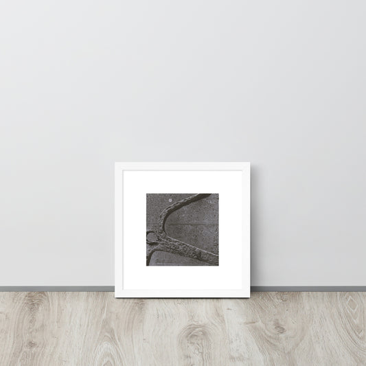 Minimalist art framed matte paper poster in white frame featuring the 'Anchor (B&W)' photo art. / フレーム付きマットペーパーポスター（ホワイトフレーム）：「アンカー（錨・モノクロ）」のフォトアートを配したミニマリストデザイン。