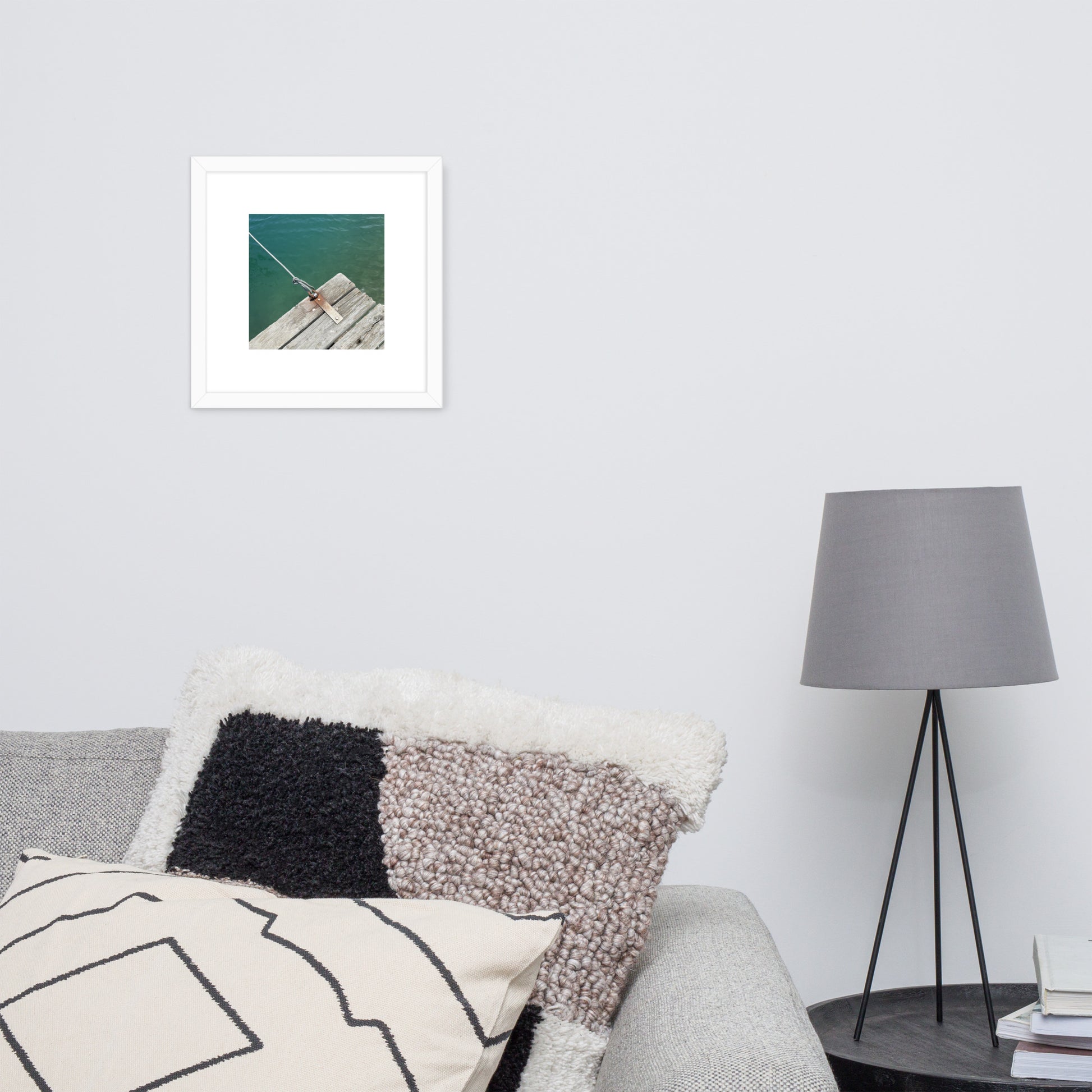 Minimalist art framed matte paper poster in white frame featuring the 'Sea, Pier and Rope' photo art. / フレーム付きマットペーパーポスター（ホワイトフレーム）：「海、桟橋、ロープ」のフォトアートを配したミニマリストデザイン。