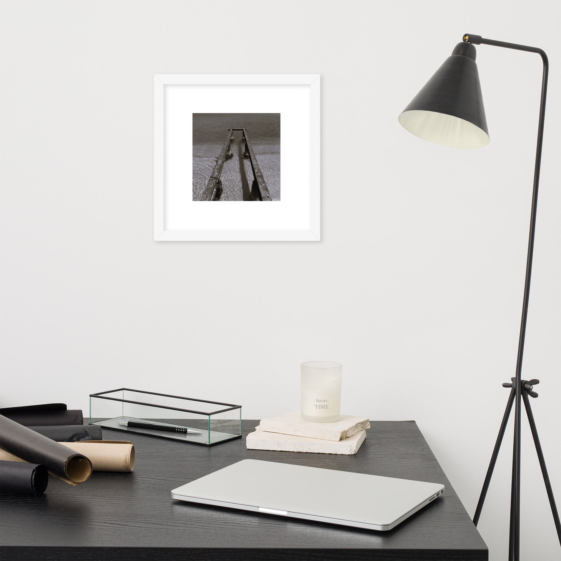 Minimalist art framed matte paper poster in white frame featuring the 'Sea and Pier (B&W)' photo art. / フレーム付きマットペーパーポスター（ホワイトフレーム）：「海と桟橋（モノクロ）」のフォトアートを配したミニマリストデザイン。