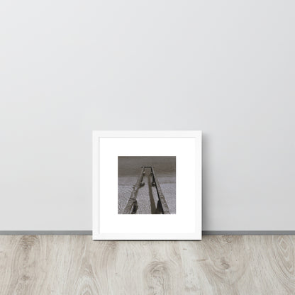 Minimalist art framed matte paper poster in white frame featuring the 'Sea and Pier (B&W)' photo art. / フレーム付きマットペーパーポスター（ホワイトフレーム）：「海と桟橋（モノクロ）」のフォトアートを配したミニマリストデザイン。