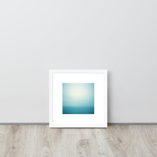 Minimalist art framed matte paper poster in white frame featuring the 'Ocean Horizon' photo art. / フレーム付きマットペーパーポスター（ホワイトフレーム）：「海の水平線」のフォトアートを配したミニマリストデザイン。
