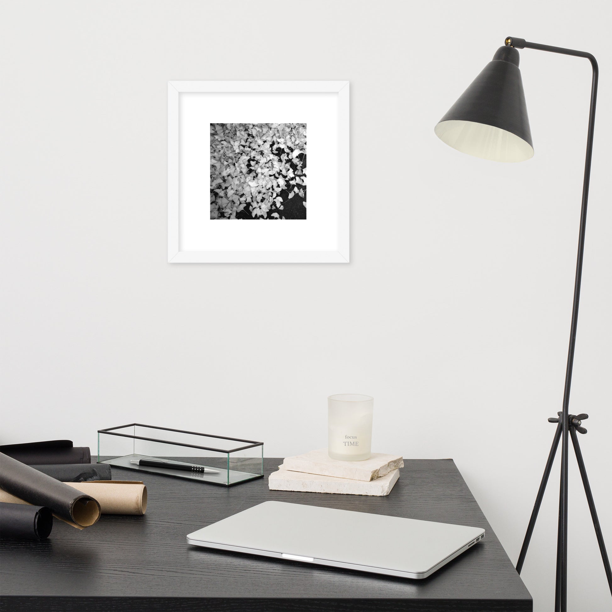 Minimalist art framed matte paper poster in white frame featuring the 'Ginkgo Biloba (B&W)' photo art. / フレーム付きマットペーパーポスター（ホワイトフレーム）：「イチョウ (モノクロ)」のフォトアートを配したミニマリストデザイン。