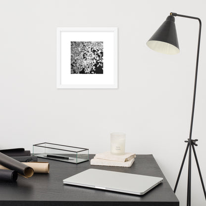 Minimalist art framed matte paper poster in white frame featuring the 'Ginkgo Biloba (B&W)' photo art. / フレーム付きマットペーパーポスター（ホワイトフレーム）：「イチョウ (モノクロ)」のフォトアートを配したミニマリストデザイン。
